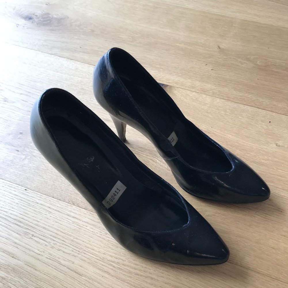 black pumps